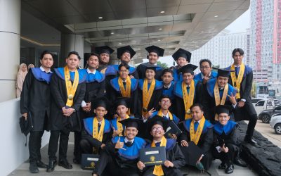 WISUDA KE-174: DUA BELAS WISUDAWAN TEKNIK ELEKTRO DAPATKAN PREDIKAT CUMLAUDE