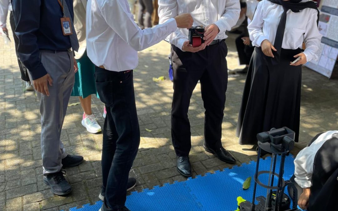 FINAL PROJECT EXHIBITION OF ELECTRICAL ENGINEERING STUDENTS OF DIPONEGORO UNIVERSITY 2024 SUCCESSFULLY HELD WITH THE PRESENCE OF PROFESSOR TEK TJING LIE