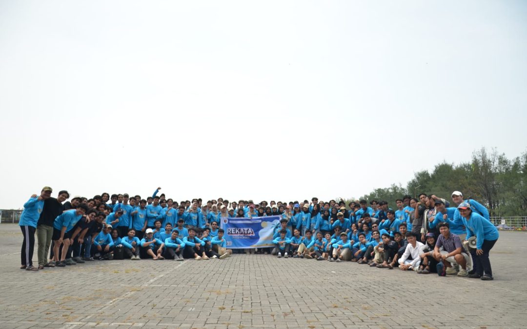 REKATA: UNDIP ELECTRICAL ENGINEERING STUDENTS CLEAN MARINA BEACH