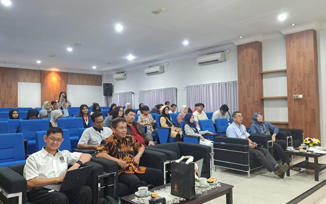 MAHASISWA TEKNIK ELEKTRO UNDIP DAN UNIVERSITI TEKNOLOGI PETRONAS MALAYSIA GELAR PENGABDIAN MASYARAKAT RENEWABLE ENERGY DI WONOSOBO